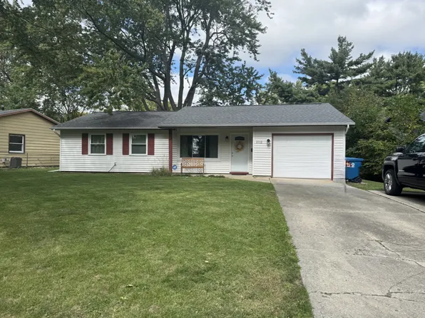 2112 Rainbow Vw, Urbana, IL 61802