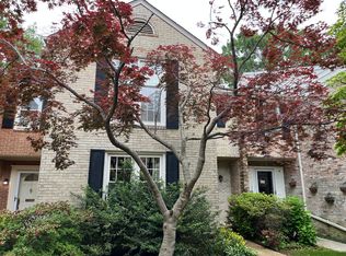 6604 Rosecroft Pl, Falls Church, VA 22043