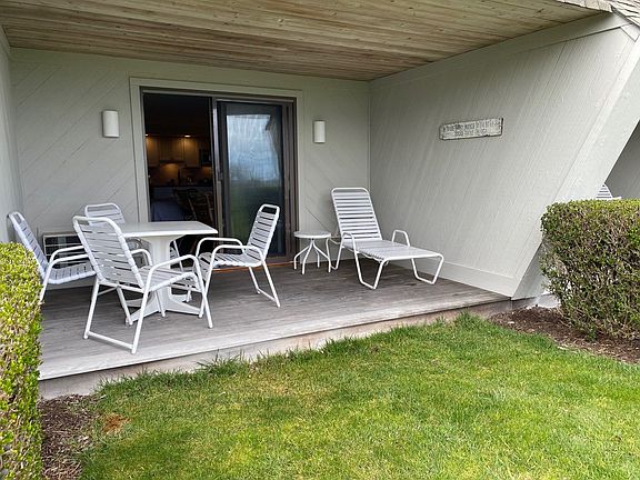 2nd image of 727 Old Montauk Hwy #213