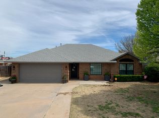 318 Mary Dr, Elk City, OK 73644