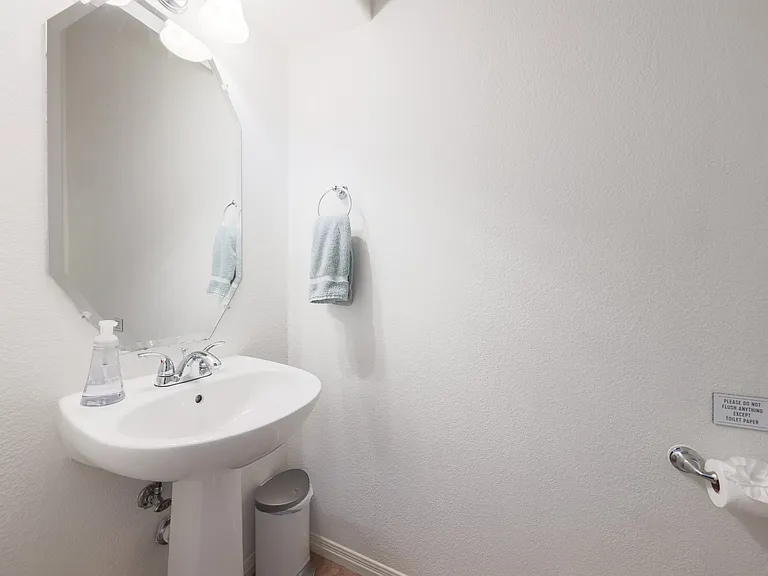 1115 Kinney Ave #19 — Photo 13