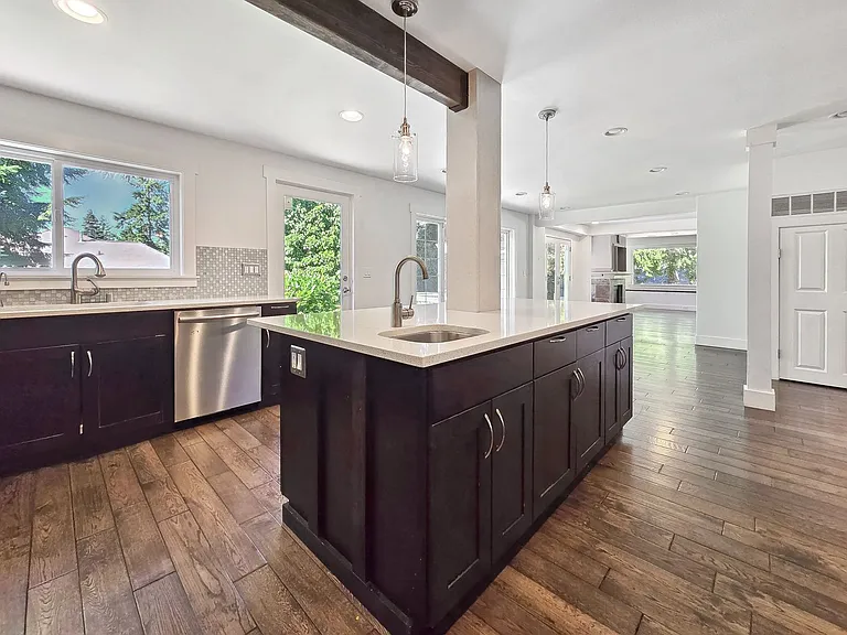 10058 NE 29th Pl — Photo 8
