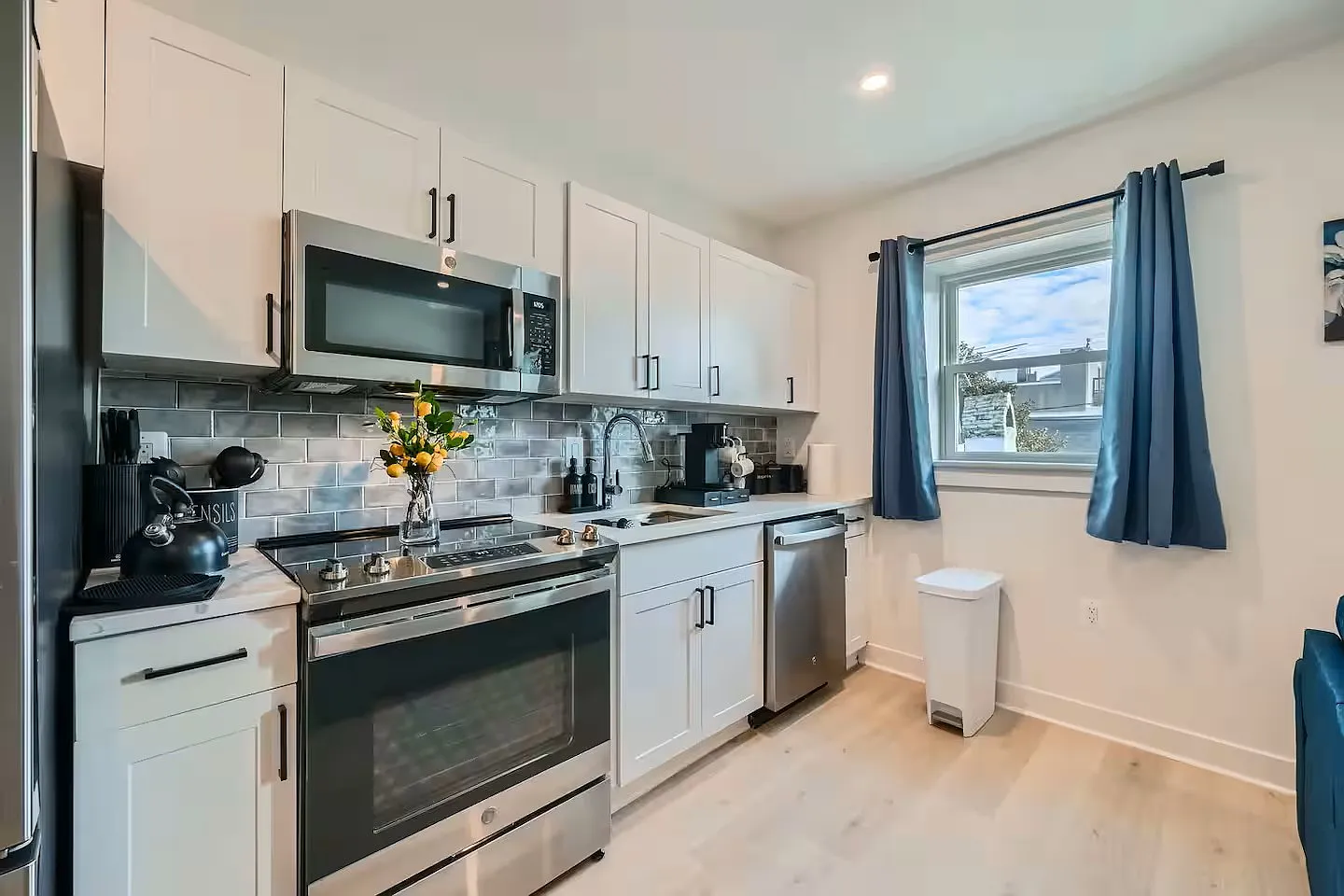 2 bed, 900 sqft, $2,175 — Photo 1