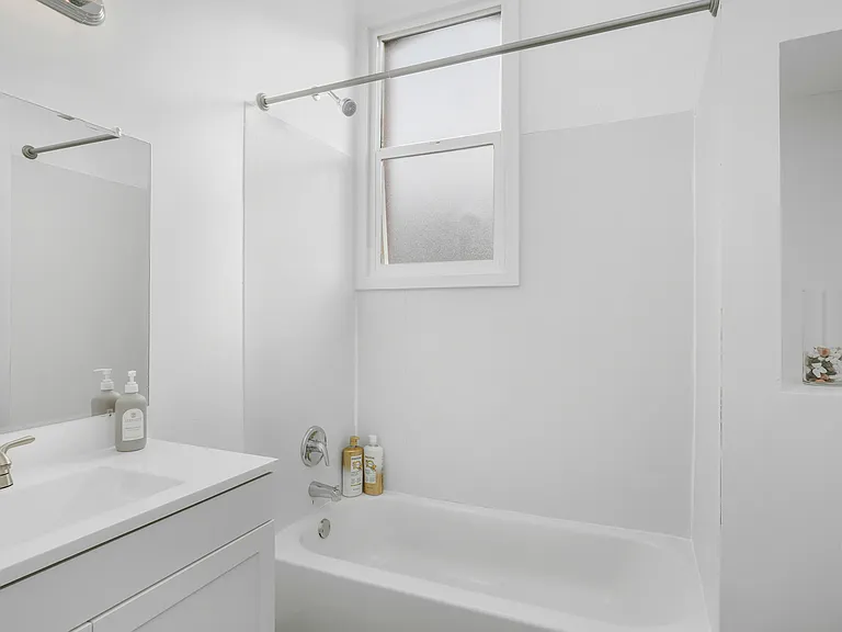 4938 S Center St #2 — Photo 8