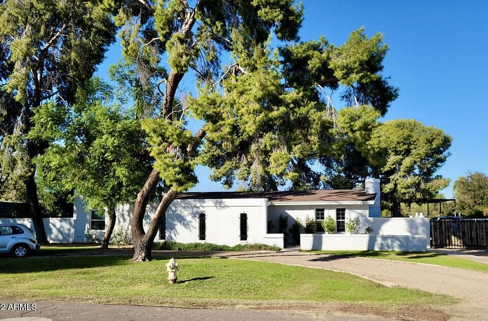 1st image of 904 N Christa Way