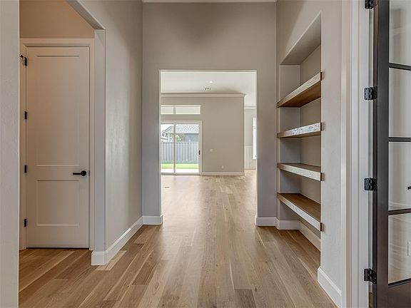 4th image of 16405 Loire East Dr