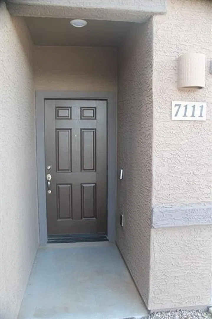 Spacious 4BR/2.5BA Home with Loft & 2-Car Garage — Photo 3