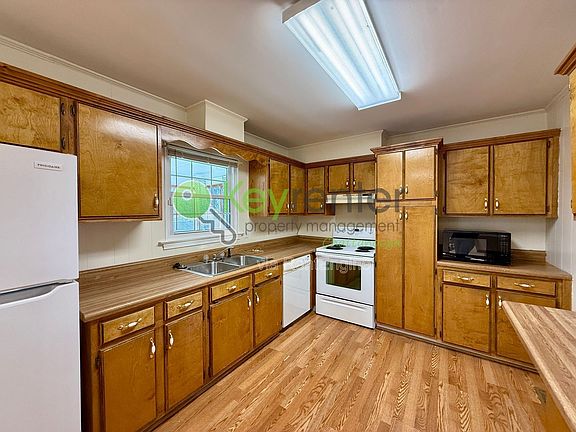 5th image of 1322 Koblan Dr