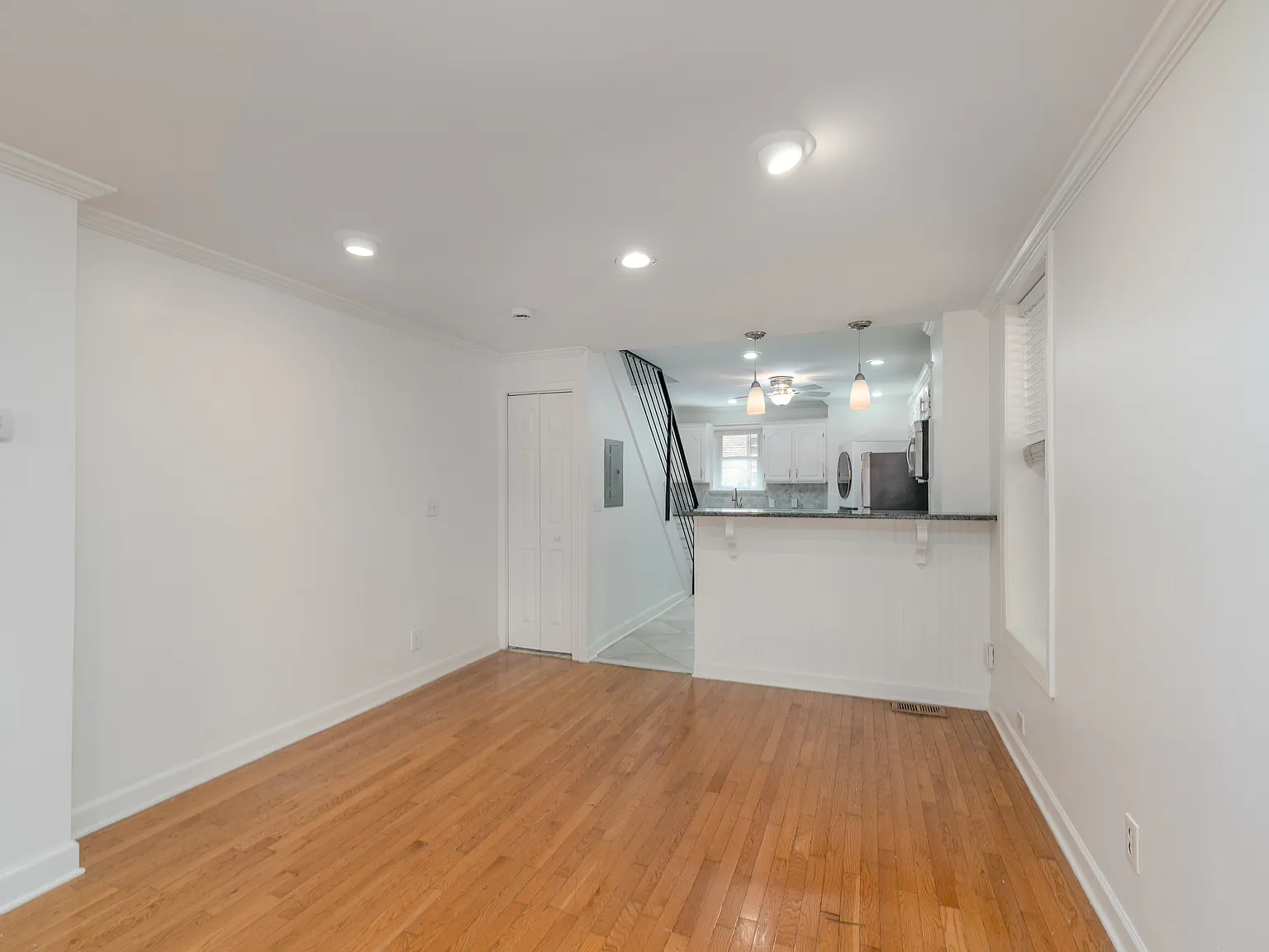 2 bed, 1196 sqft, $2,300 — Photo 1