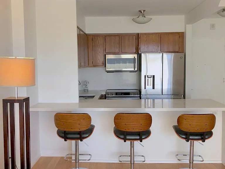 969 Hilgard Ave #609 — Photo 2