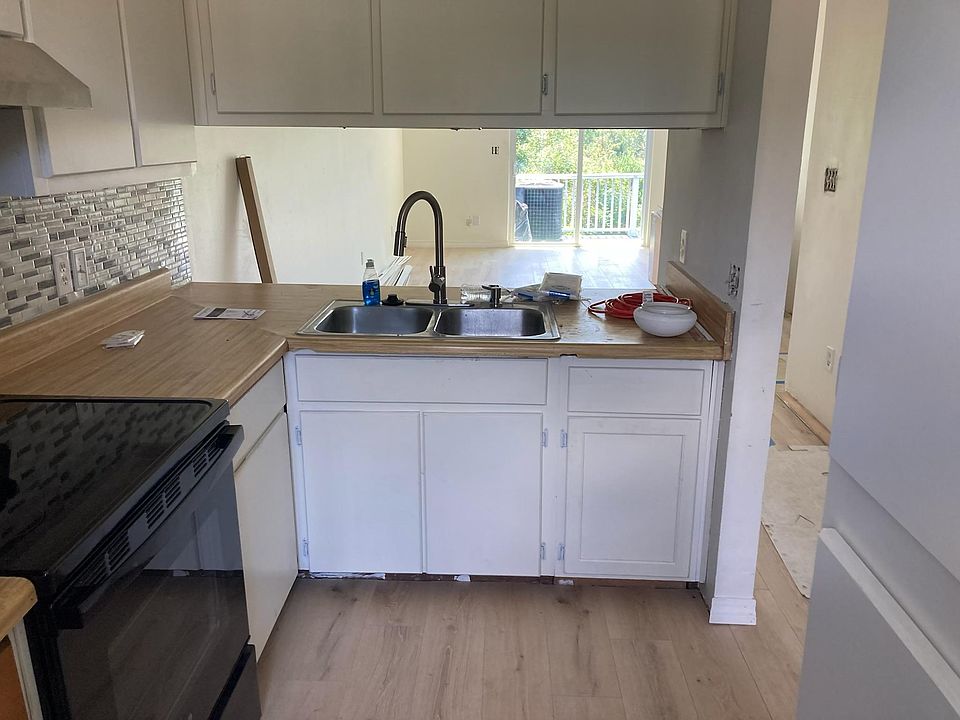 Kitchen (excuse the dust)