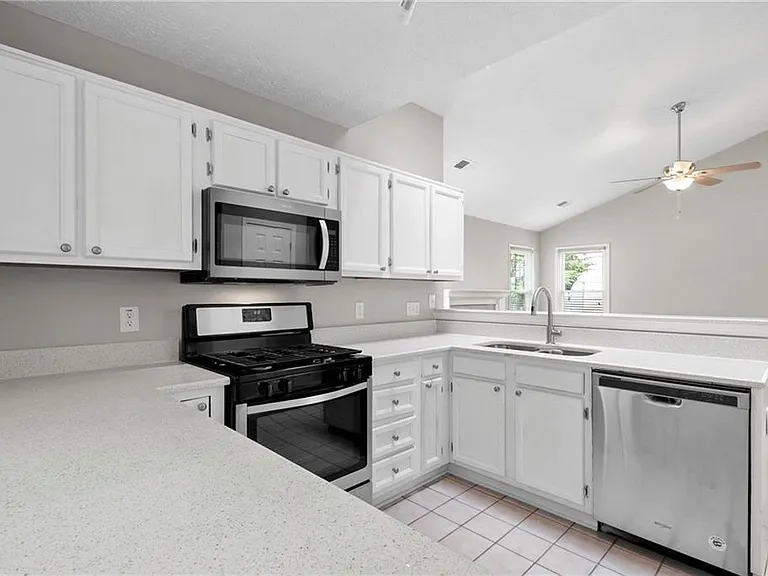 465 Mikasa Dr — Photo 12