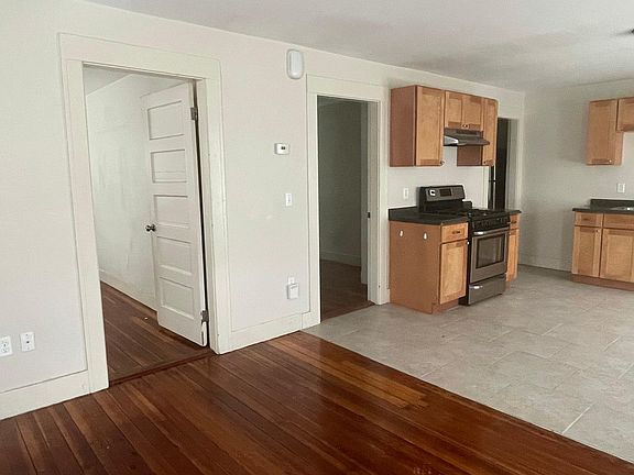 5th image of 10 Dickinson Ave #2L