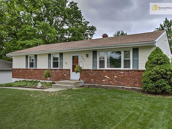 2nd image of 5021 NE 58th St