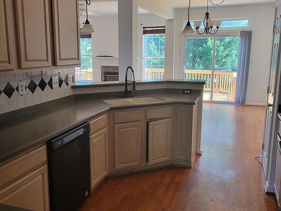 4th image of 43799 Maison Blanc Sq