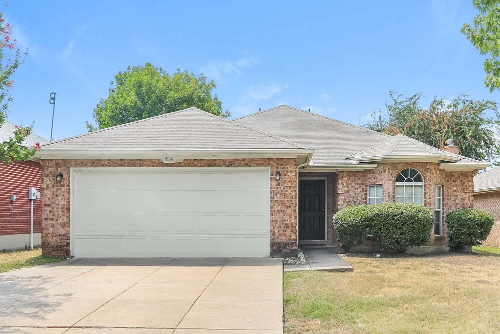 3 bed, 2.0 bath, 1452 sqft, $2,320 — Photo 1