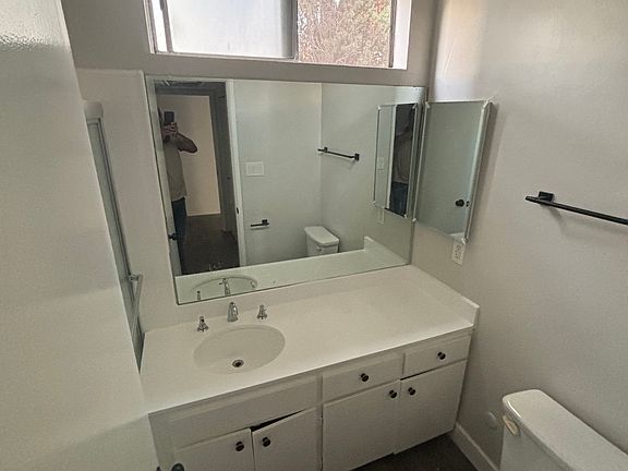 4th image of 1626 N Poinsettia Pl #304