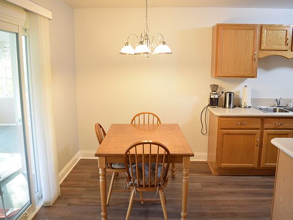 5th image of 10 Lorraine Ave
