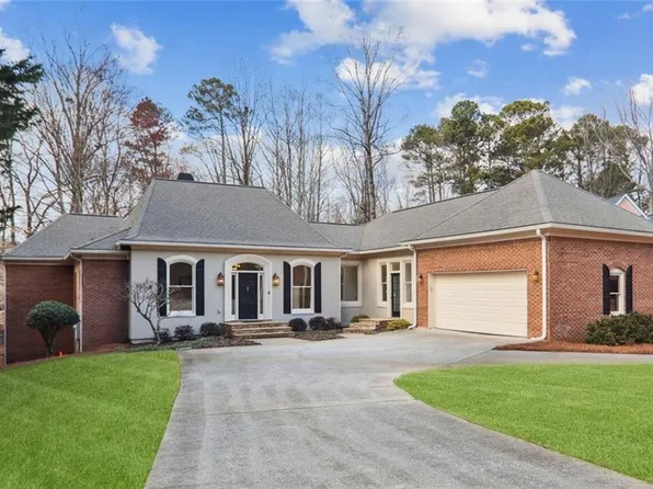 2723 Brookhaven Ln, Buford, GA 30518