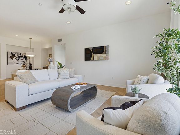 4th image of 402 Rockefeller Unit 406