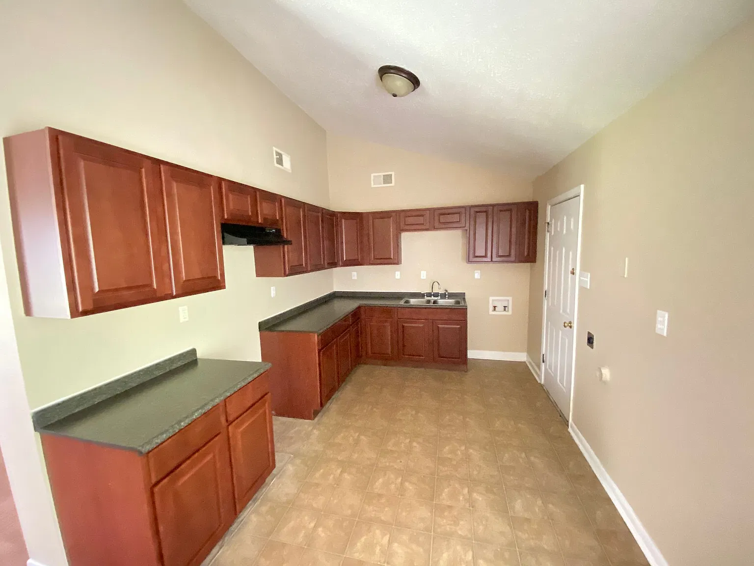 3924 Sybil St — Photo 2