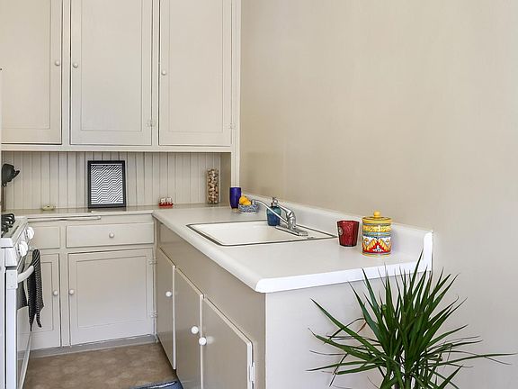 3rd image of 1450 Chestnut St #105