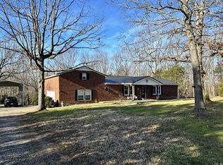 4113 Erin Rd, Mc Ewen, TN 37101