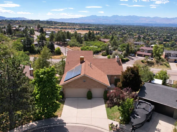8562 S Kings Cove Dr, Cottonwood Heights, UT 84121