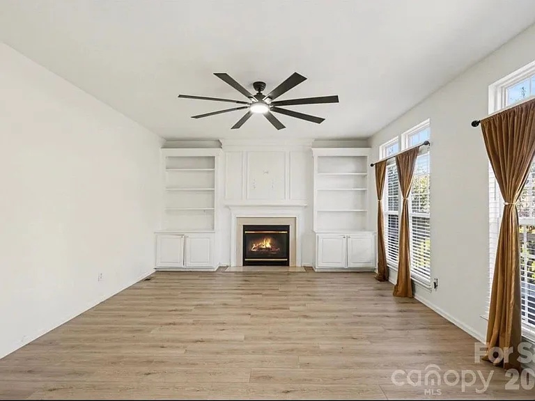 4132 Meadowview Hills Dr — Photo 10
