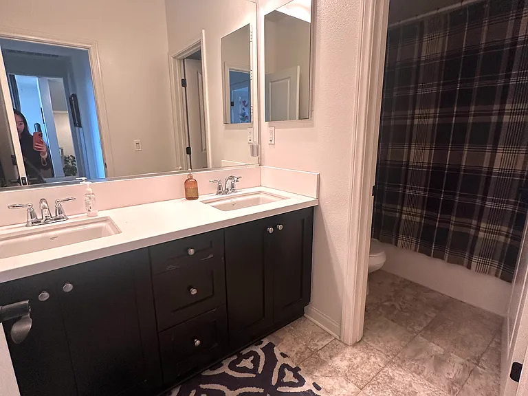 Guest bathroom at second floor
