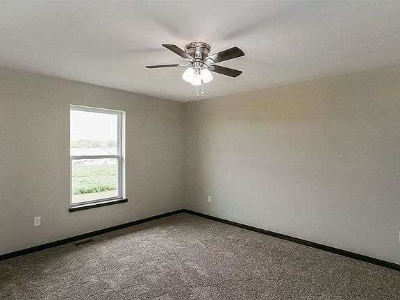 5th image of 1339 Redbud Ave