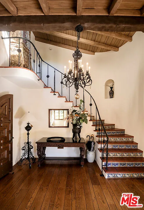 7 bed, 10.0 bath, 9237 sqft, $55,000 — Photo 3