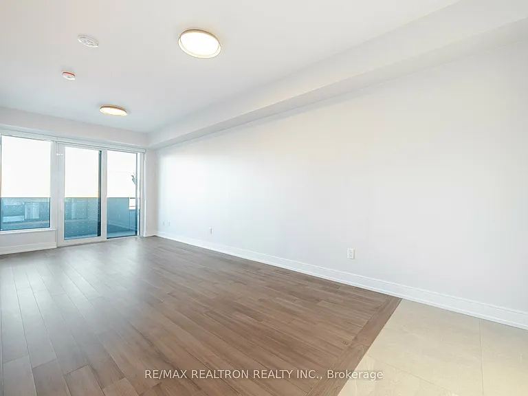 2525 Bathurst St #410 — Photo 5