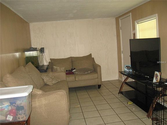 5th image of 409 James Ave