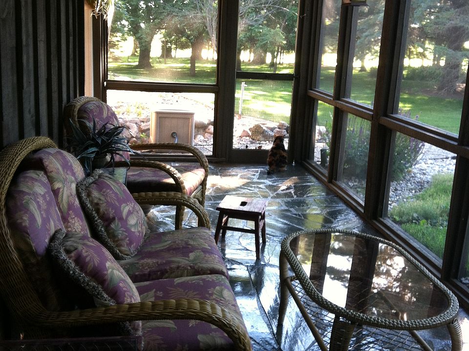 back lower screened porch