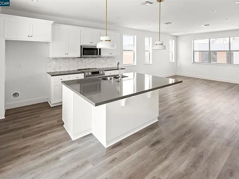 2802 Chattleton Ln — Photo 35