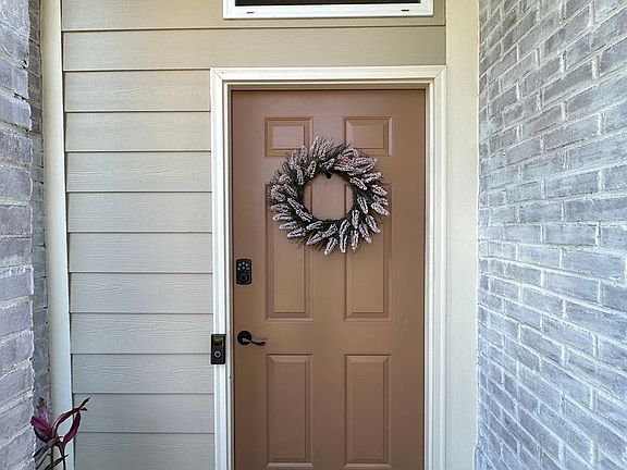 2nd image of 413 Glenmede Ln