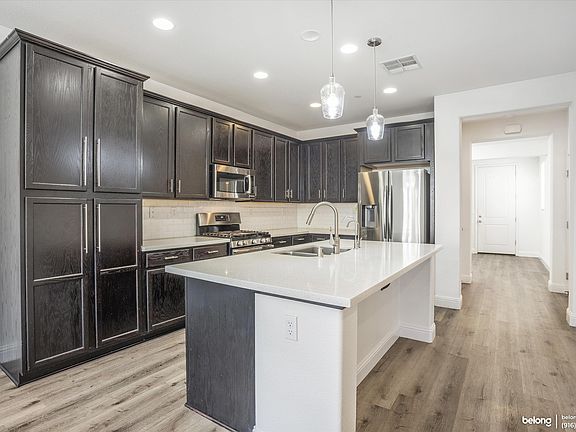 3rd image of 4805 Ammolite Way