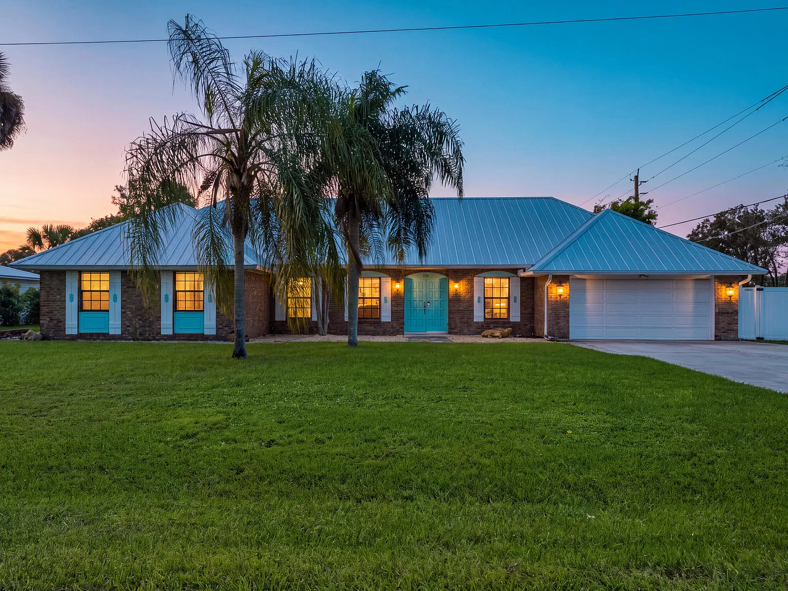 3 bed, 2.0 bath, 2050 sqft, $4,500 — Photo 1