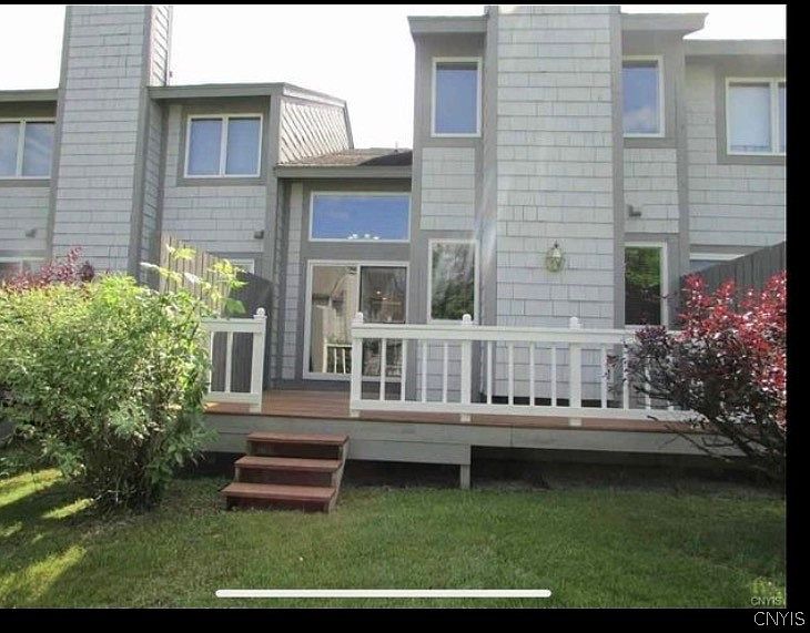 1st image of 372 Summerhaven Dr N