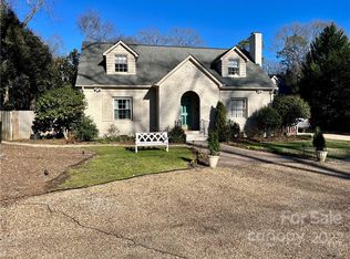 2853 Sharon Rd, Charlotte, NC 28211