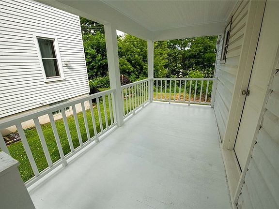 4th image of 254 Southwest Ave