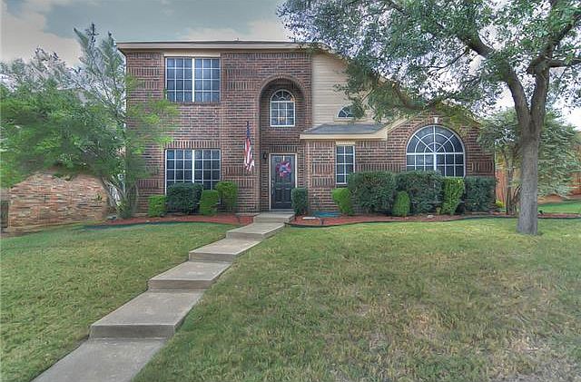 1st image of 824 Parkview Cir
