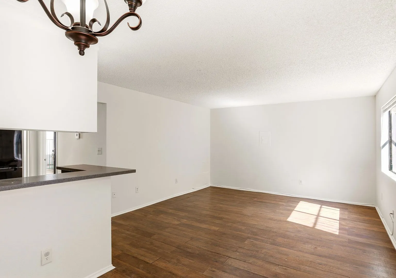 Harvard, Glendale Residences — Photo 3