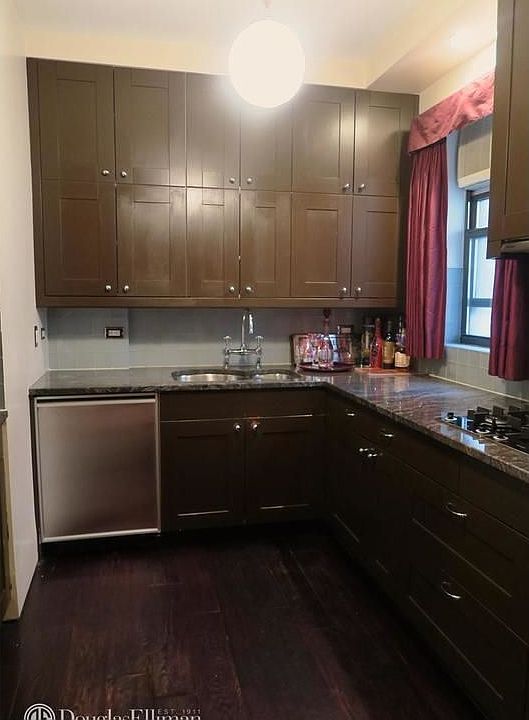 2nd image of 135 W 16th St APT 61
