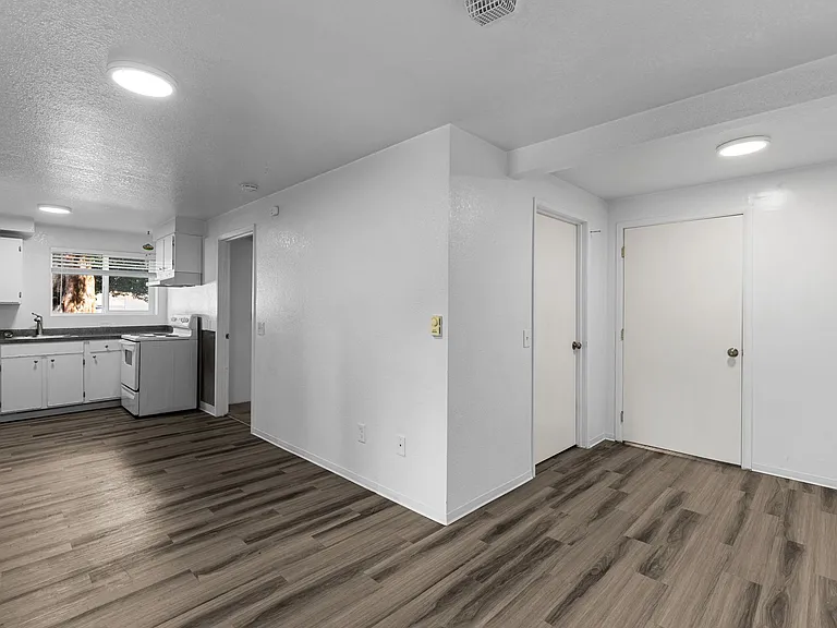 Bayview (105) — Photo 17