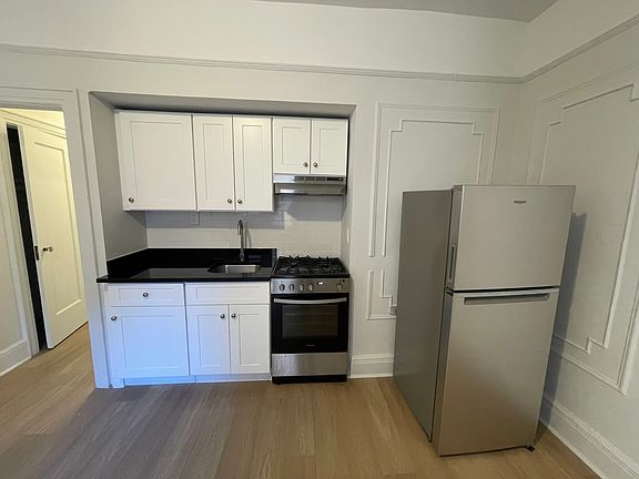 2nd image of 558 11th St #1