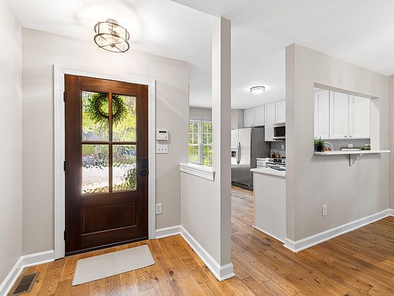 4th image of 112 Marshfield Pl