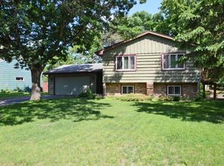 2908 Silver Lake Ct, Saint Anthony, MN 55421