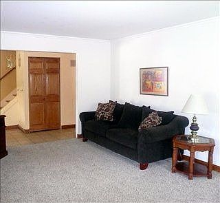 3rd image of 1308 Monticello Park Dr